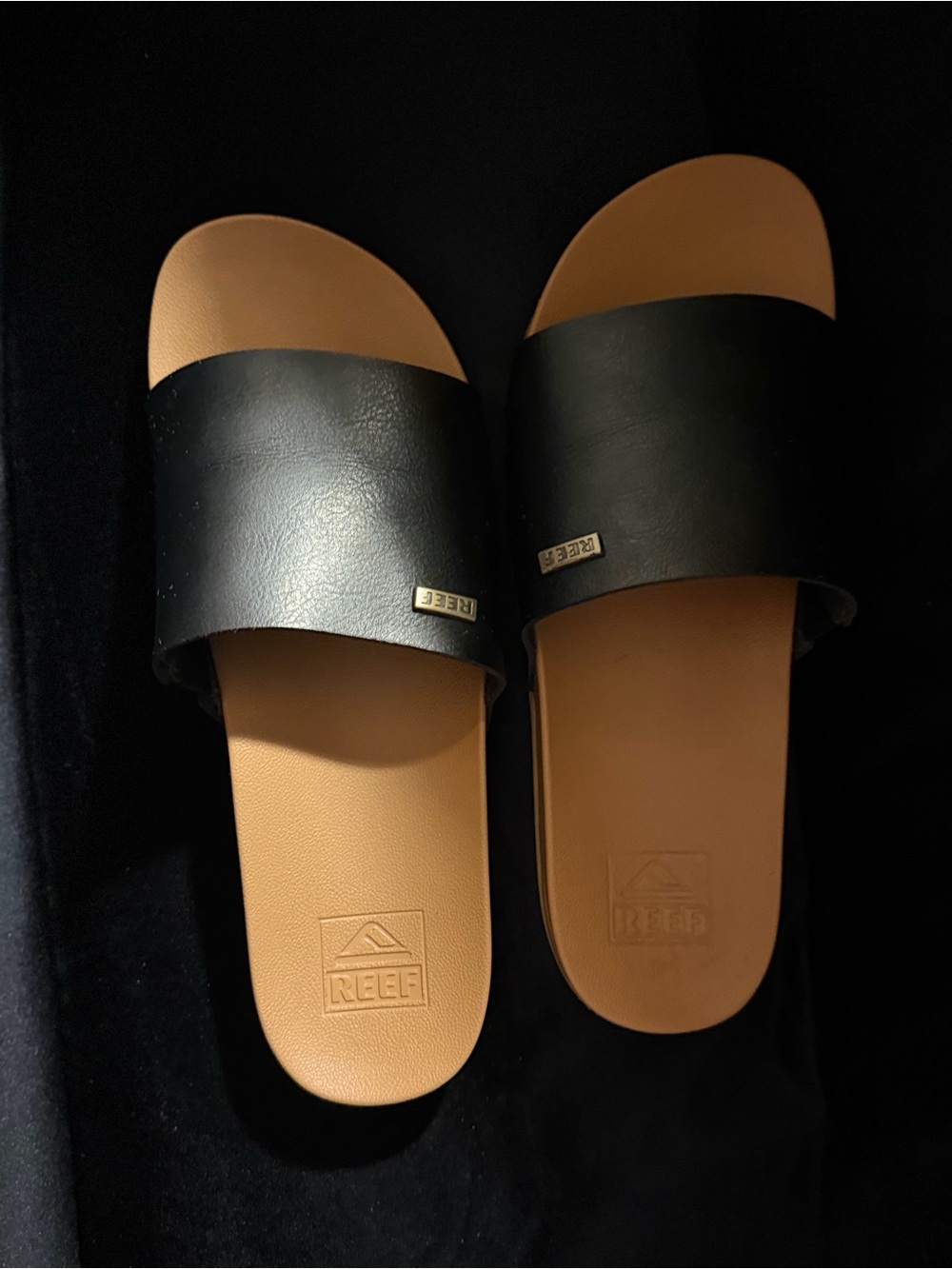 Womens reef slides size 8.